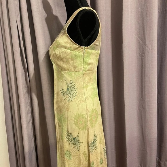 Elie Tahari Dress
Size 4-6 small - Picture 2 of 4